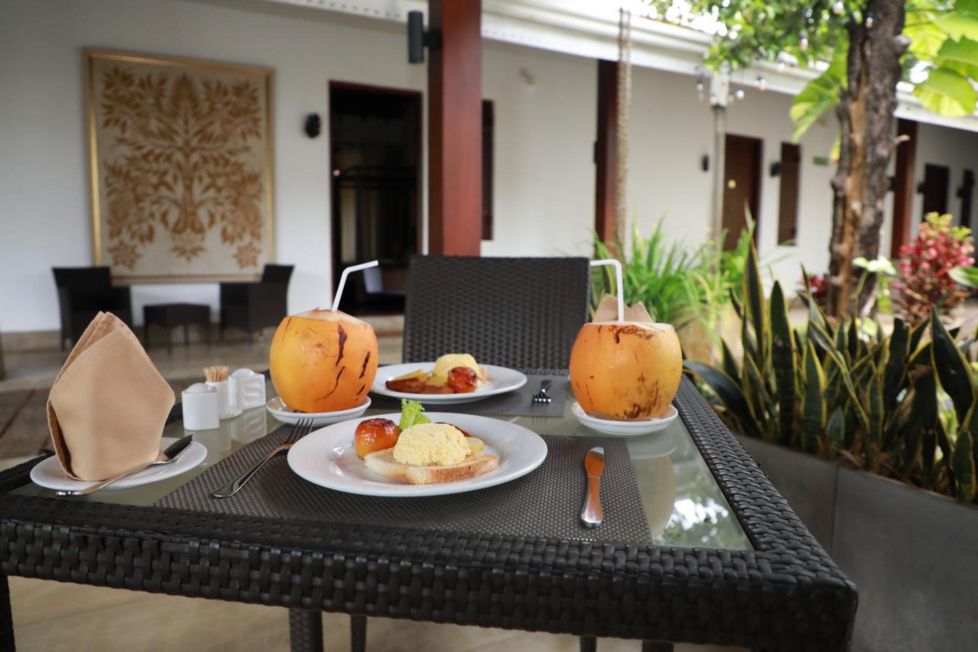 Swanee Grand Hotel เนกอมโบ ภายนอก รูปภาพ